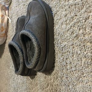 gray ugg tasman slippers